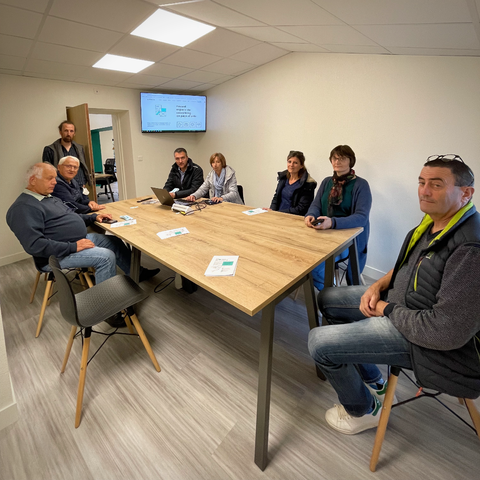 Simplicité d’accès Travaillez en toute sérénité à UrfécoWork, votre espace de coworking niché au cœur du village rural LES SALLES, mais