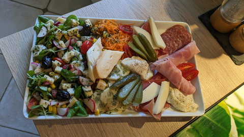 Planches de produits locaux ou pique-niques pour vos randonnées.