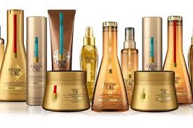 Les produits Mythic Oil sont formulés avec des huiles nourrissantes, comme l'huile d'argan et l'huile de coco, qui pénètrent profondément dans la