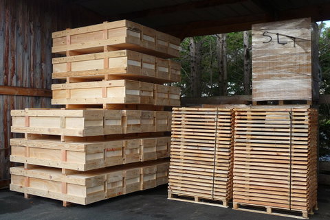 Caisses Nos caisses en bois sont la solution idéale pour assurer la protection contre les chocs de vos marchandises sensibles ou de valeur durant le