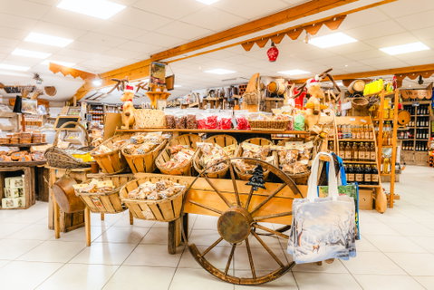 Offrez un cadeau gourmand et authentique avec les paniers garnis de Délices de Montagne, à confectionner à la carte ou préparés par nos soins !