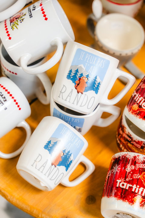 Offrez à vos proches un cadeau original et authentique en choisissant parmi notre sélection de vaisselle.