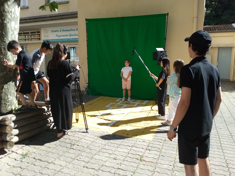 ÉDUCATION AU MEDIA TEMA TV accompagne de nombreux publics dans une démarche d’éducation aux médias et à l’information.