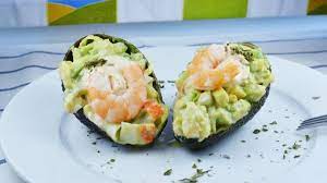 Avocat crevettes au fromage sec de brebis.