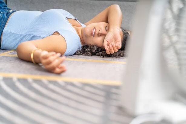 Pendant une canicule comment aider une personne qui est victime d’un malaise du à la chaleur ?