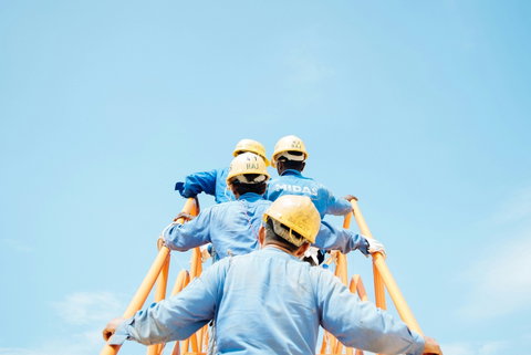 Appui technique en copropriété Présence en AG, explication technique de désordres, devis ou solutions. Facilite les prises de décision.