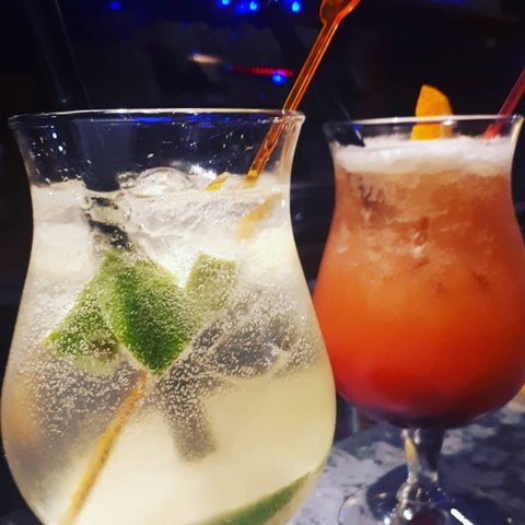 Cocktails Maison “ Chaque jour Fred vous propose un cocktail maison pour faire pétiller vos papilles 🍹 ” Découvrez nos cocktails Découvrez nos