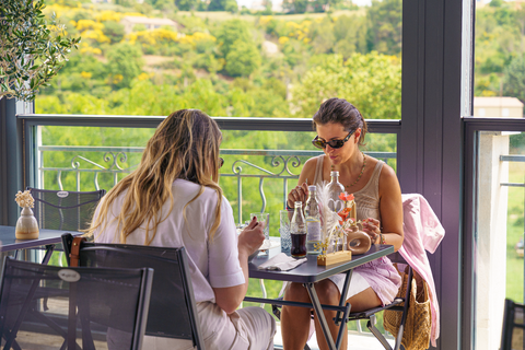 Restaurant Tous les midis, nous vous proposons plusieurs plats au choix accompagnés de desserts faits maison.