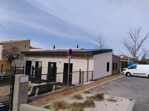 Centrale de Volonne D'une puissance de 9 kWc, cette installation sur le toit de l'école est le fruit d’un financement 100% citoyen.