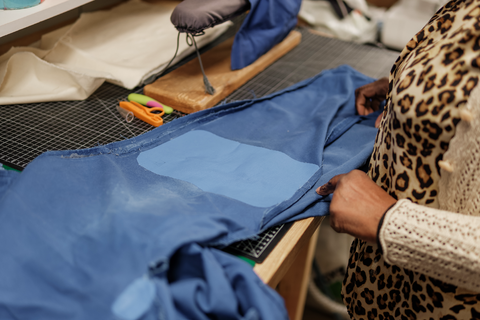 Expertise artisanale Nous maîtrisons des techniques de couture pointues pour ajuster vos pièces sans altérer leur style d’origine.