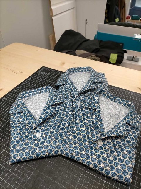 Respect des matières Nous traitons chaque tissu (coton, denim, soie, lainage, etc.) avec soin pour garantir une finition impeccable.