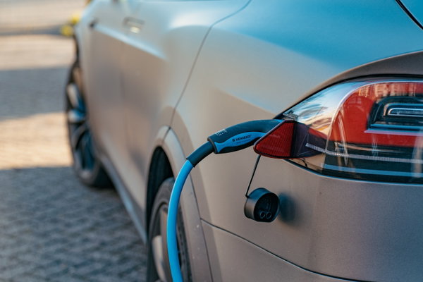 "Expert en installations électriques pour bornes IRVE"