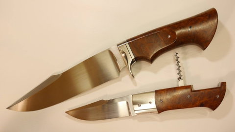 Disponible à la vente: Ensemble de chasse comprenant un couteau droit et un couteau pliant 2 pièces (lame et tire bouchon) et un droit.