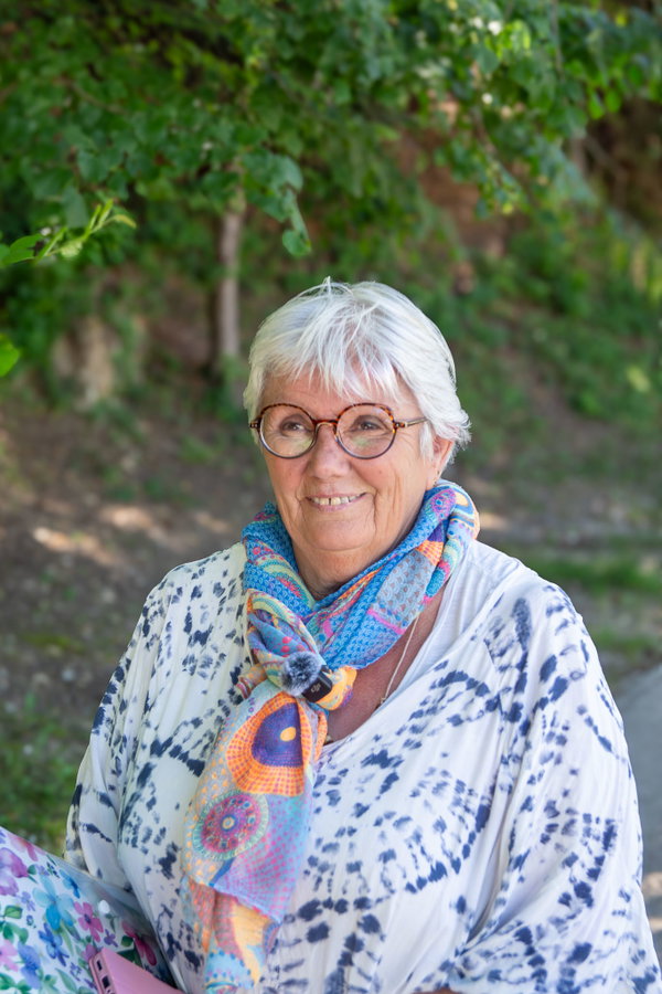 Sylvie – Praticienne en soins énergétiques des mémoires cellulaires, tirage de cartes et accompagnement des âmes