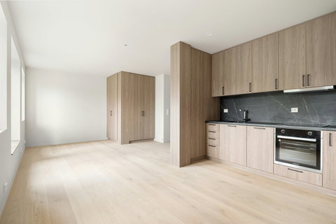 Dépoussiérage et nettoyage approfondi Élimination des poussières de chantier, nettoyage des sols, plinthes, portes, menuiseries, placards et surfaces