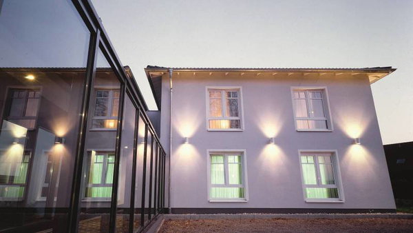 Installation de fenêtres battantes en PVC sur mesure en rénovation avec volet roulant à Sisteron (04)