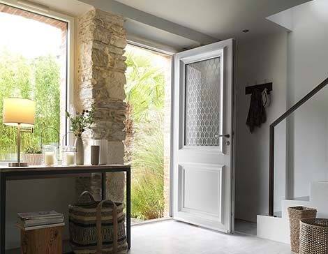 Pose de portes d'entrée PVC sur mesure à Gréoux-les-Bains À la recherche d'une porte d'entrée en PVC à la fois élégante et performante à