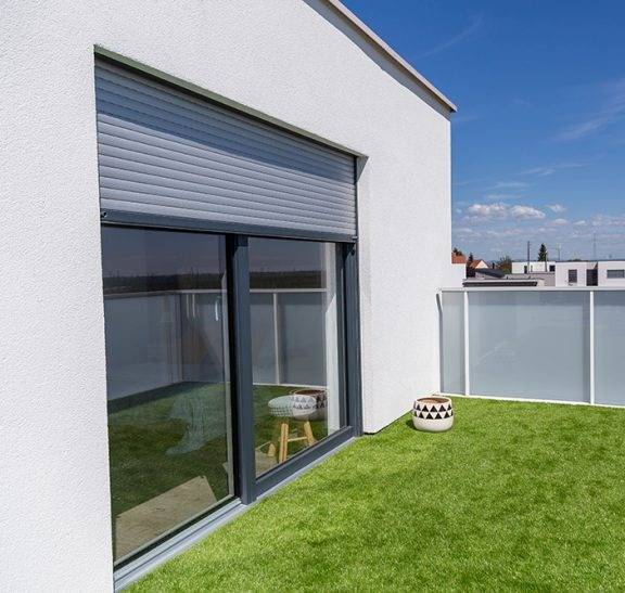 Installation de baies coulissantes en aluminium sur mesure à Digne-les-Bains