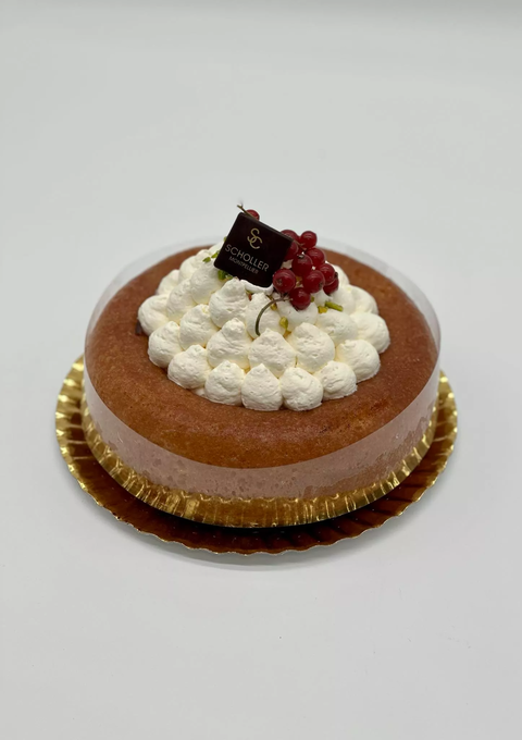 LE BABA AU RHUM Savarin imbibé d’un sirop au rhum et fourré de crème fouettée. Disponible toute la semaine sur commande 24h à l’avance.