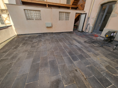 Sur ce chantier, nous avons été appelés pour résoudre un problème critique d’étanchéité.