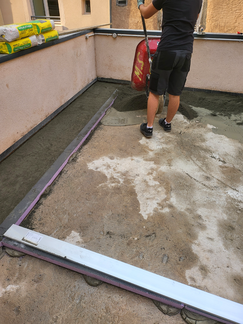Sur cette phase du chantier, nous avons posé des plaques de Jackoboard afin de définir précisément les niveaux de la future terrasse.