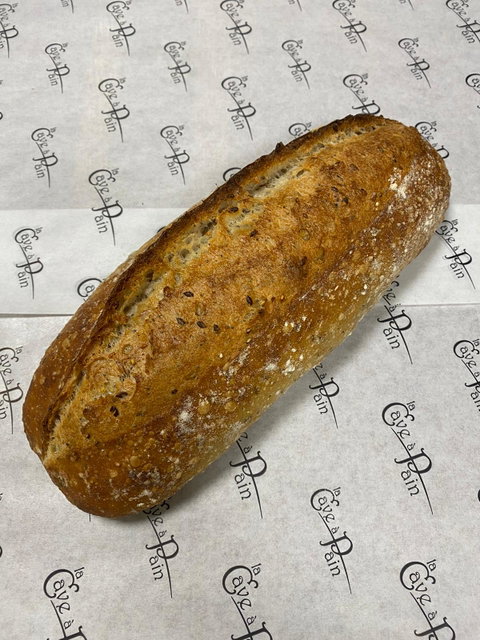 Découvrez l'authenticité de nos pains, façonnés avec passion et savoir-faire.