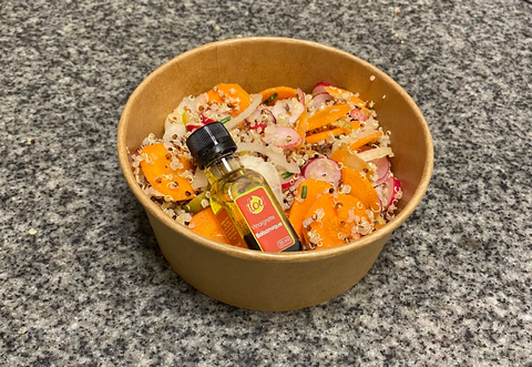 SALADE QUINOA RADIS OIGNONS et CAROTTES