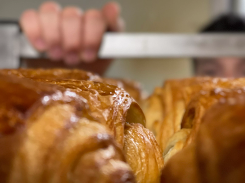 Des produits frais Nous pouvons vous fournir pains, viennoiseries, pâtisseries, traiteur et snacking coffrets cadeaux tout les jours, toute l’année.