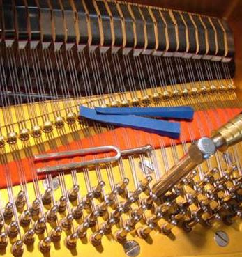 ENTRETIEN Pour conserver toutes ses qualités musicales, votre piano doit être régulièrement accordé : une fois par an au minimum. Découvrir