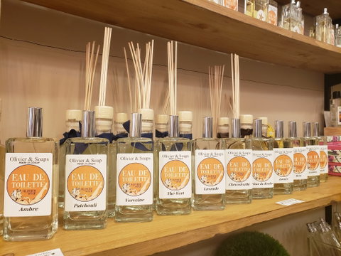 Des parfums de qualité supérieure Laissez-vous transporter par nos parfums exquis et enivrants, élaborés par nos soins avec la plus grande attention.