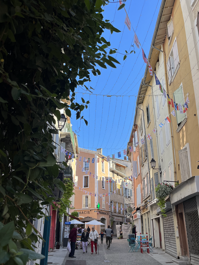 Bars & restaurants