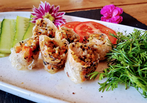 Cha Gio Danang, Nems authentiques de Danang, ils sont composés de porc, de carottes, de champignons, de manioc ainsi que d'un soupçon d'œuf.