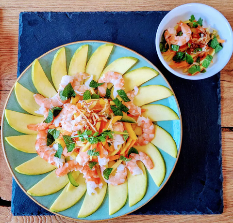 Goi Xoai Tom, L'association parfaite de la mangue et de la crevette dans une salade de légumes rafraichissante pour l'été.