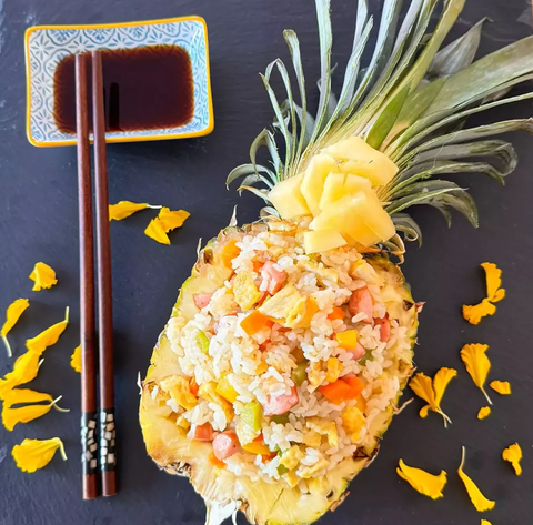 Rejoignez nos cours de cuisine pour explorer une variété de plats vietnamiens, des rouleaux de printemps croustillants aux soupes Pho savoureuses.