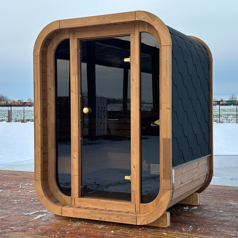 Saunéa Cube With its straight and modern lines, this model easily integrates into various outdoor or indoor styles.