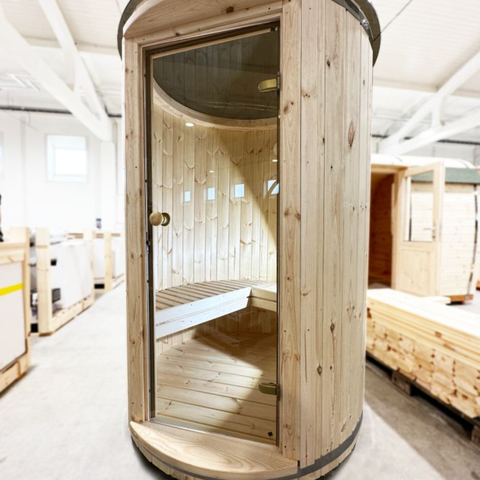 Saunéa Verti A compact and vertical sauna, ideal for small spaces or garden corners.