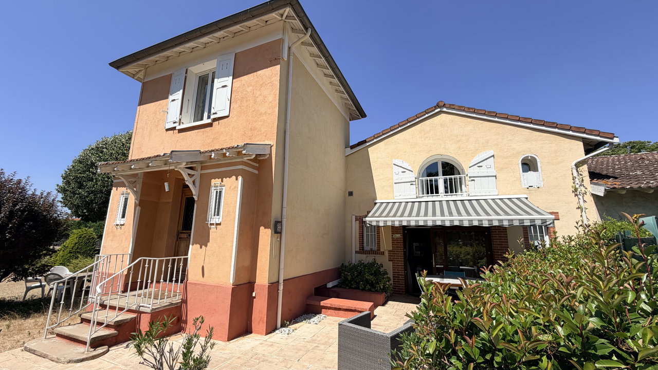 Maison de 89m² sur un joli terrain clos de 945m² - (Bonson) - 205 000 € FAI