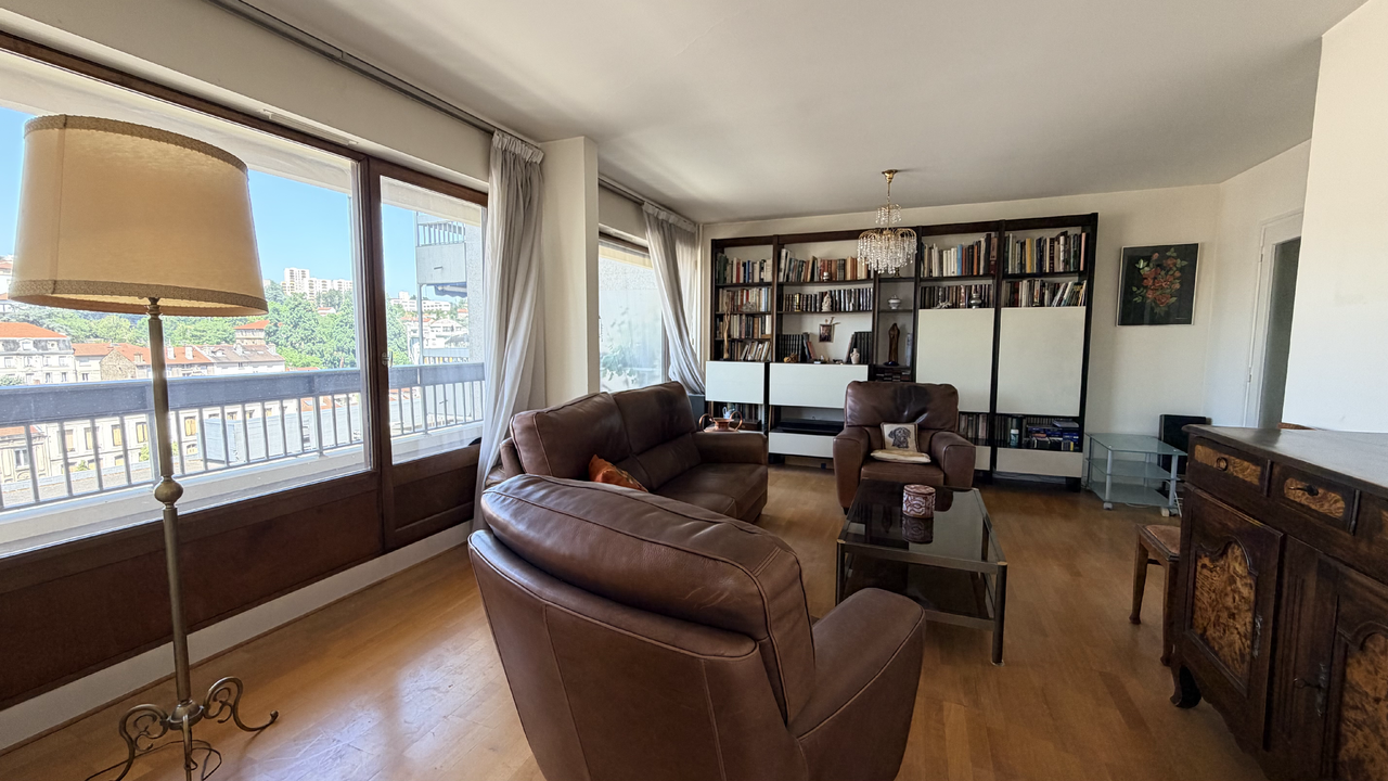 Appartement à vendre - rue des Docteurs Charcot (Saint-Etienne) - 128 000€ FAI
