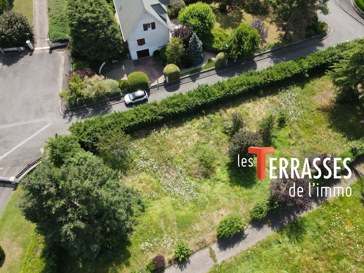 Terrain à vendre 1140m² - Secteur l'Etrat - 220 000 € FAI