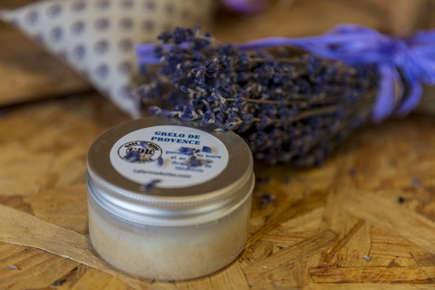 Cosmétiques naturels Savons, déodorants solides, et autres trésors à base de lavande, pour une touche de Provence dans votre quotidien.