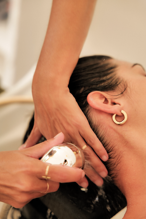 Rituel Onde douce Massages nuque, visage et profond du cuir chevelu, soin capillaire et ambiance immersive Arche sensoriel Hydra fontaine et