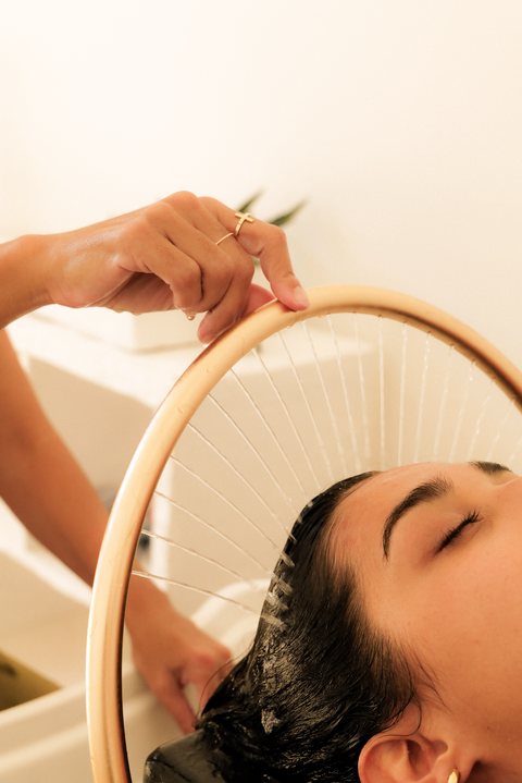 Rituel Légèreté Détox mentale & capillaire, apaisement instantané Massages nuque, visage et profond du cuir chevelu, soin capillaire et ambiance