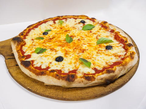 NOS PIZZAS Envie d'une pizza authentique, préparée avec amour et savoir-faire ?