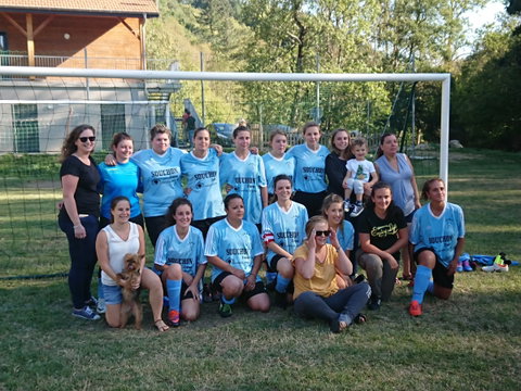 CLUB DE FOOT Le club de football MOULINS-CHERIER compte actuellement une quarantaine de licenciés et deux équipes, l'une en D5 et l'autre, féminine,