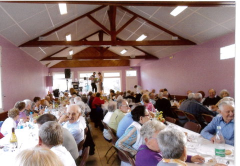 LE CLUB DE L’AMITIÉ organise les activités des personnes retraitées : rencontres, sorties, repas... Présidente : Mme Monique LASSAIGNE 07 50 23 32 31