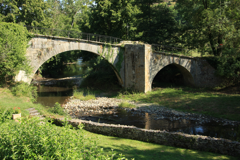 Pont Romain de Baffy Edifié à partir de 1309, contemporain de la chapelle, il présente les caractéristiques suivantes : - grâce à un dénivelé de 3 m,