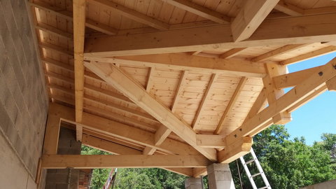 Charpente Charpente robuste, sur-mesure, respect des normes traditionnelles. En savoir plus