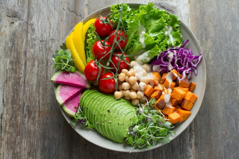 Nos Salades Fraîches et généreuses, nos salades mêlent légumes locaux croquants, protéines savoureuses et vinaigrette maison : du fait maison rapide,