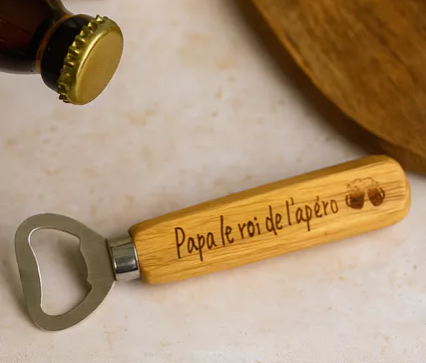 🍺 Décapsuleur en bois gravé « Papa / Papy / Tonton – Le roi de l’apéro »