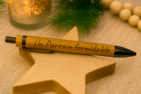 🖊️ Stylo en bambou gravé « Un parrain formidable »